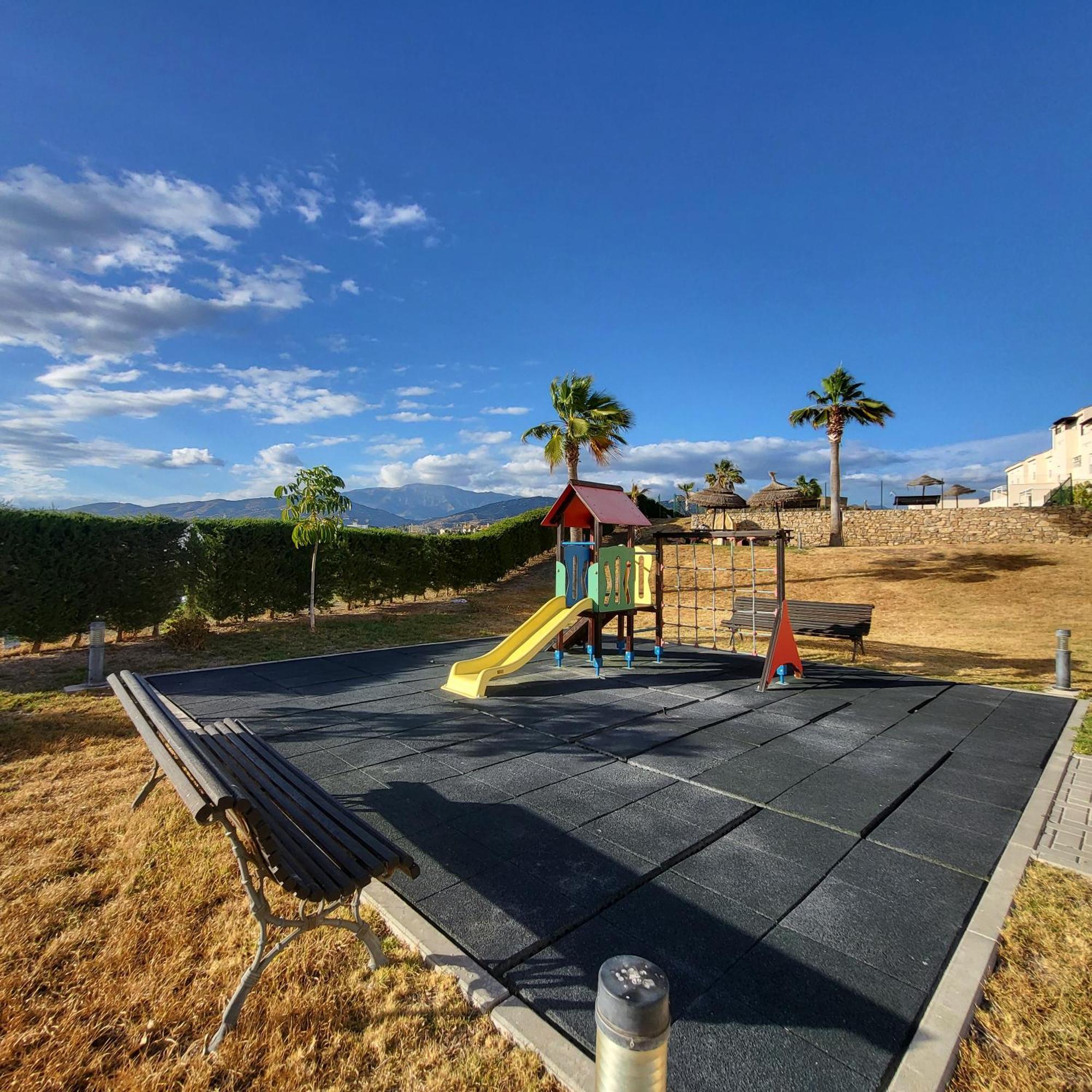 Golf En Baviera Con Vistas Al Mar Caleta De Velez Exterior foto
